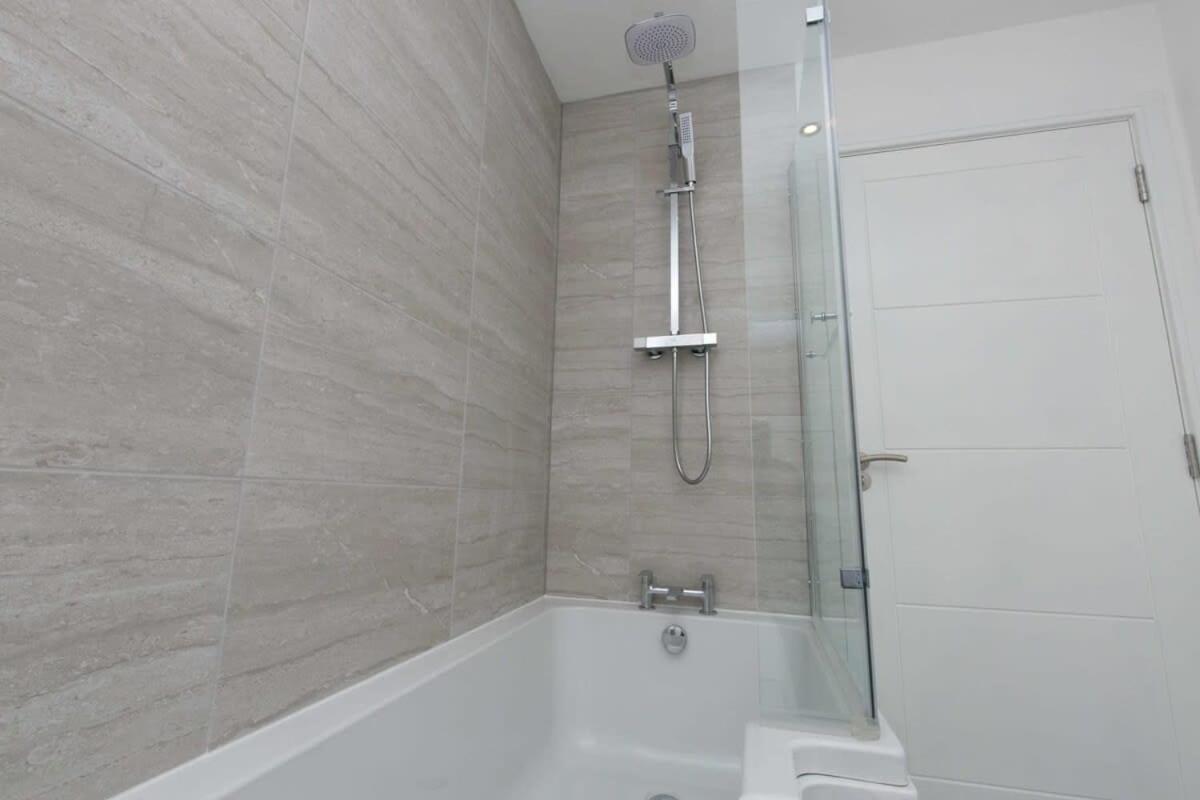Stunning 2 Bedroom Apartment In Wallasey Extérieur photo