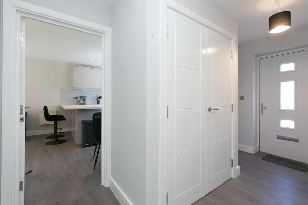 Stunning 2 Bedroom Apartment In Wallasey Extérieur photo