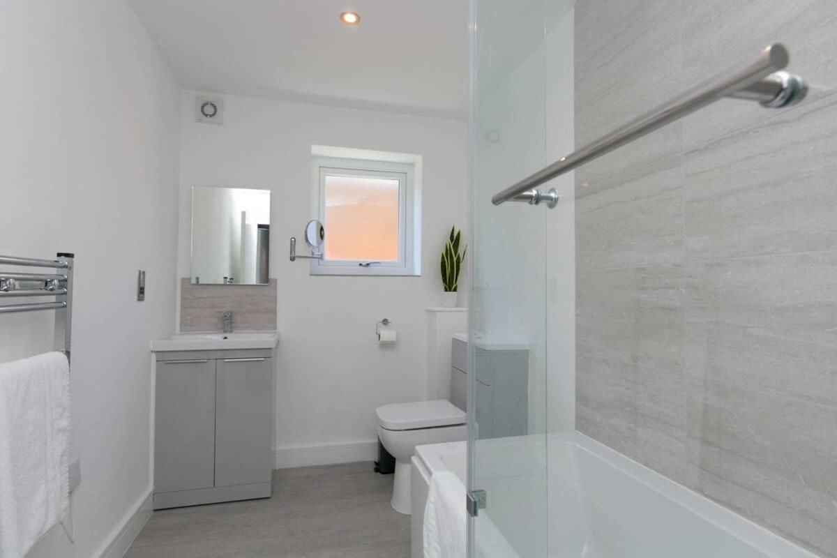 Stunning 2 Bedroom Apartment In Wallasey Extérieur photo