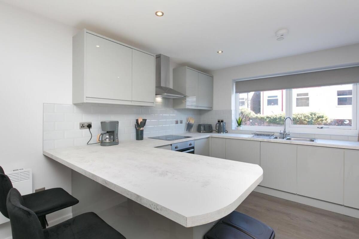 Stunning 2 Bedroom Apartment In Wallasey Extérieur photo